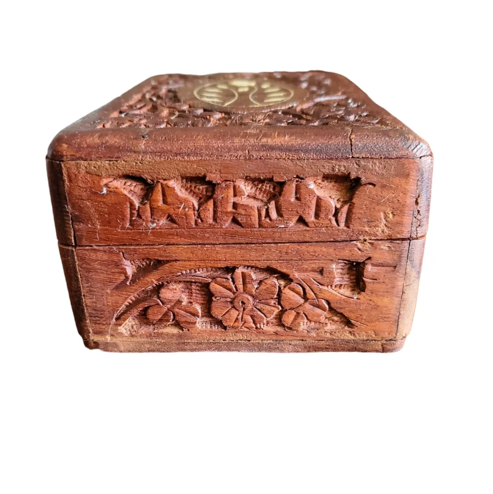 Hand carved wooden trinket/jewelry box with inlay, India, Vintage ~ Pre-Owned